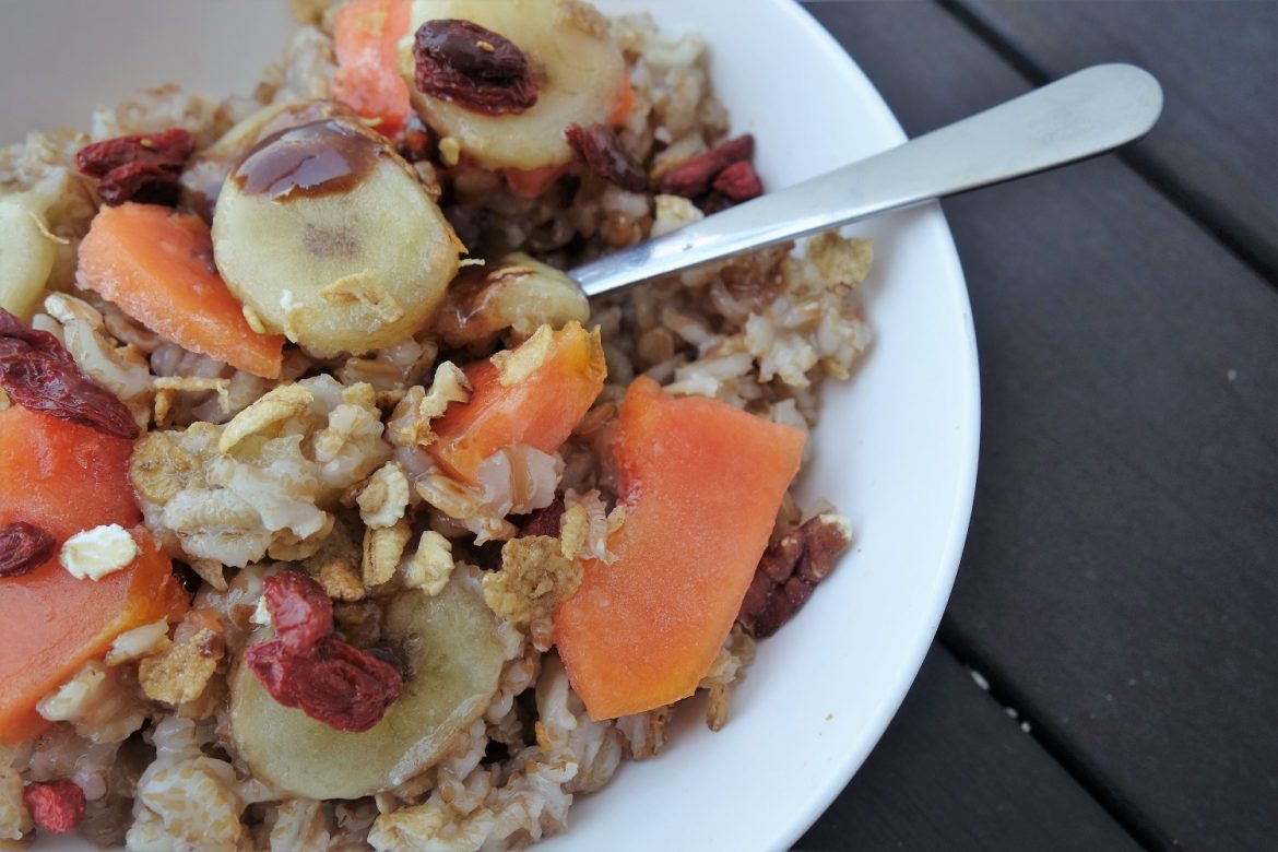 Porridge de seigle fruits frais thefitnesstheory